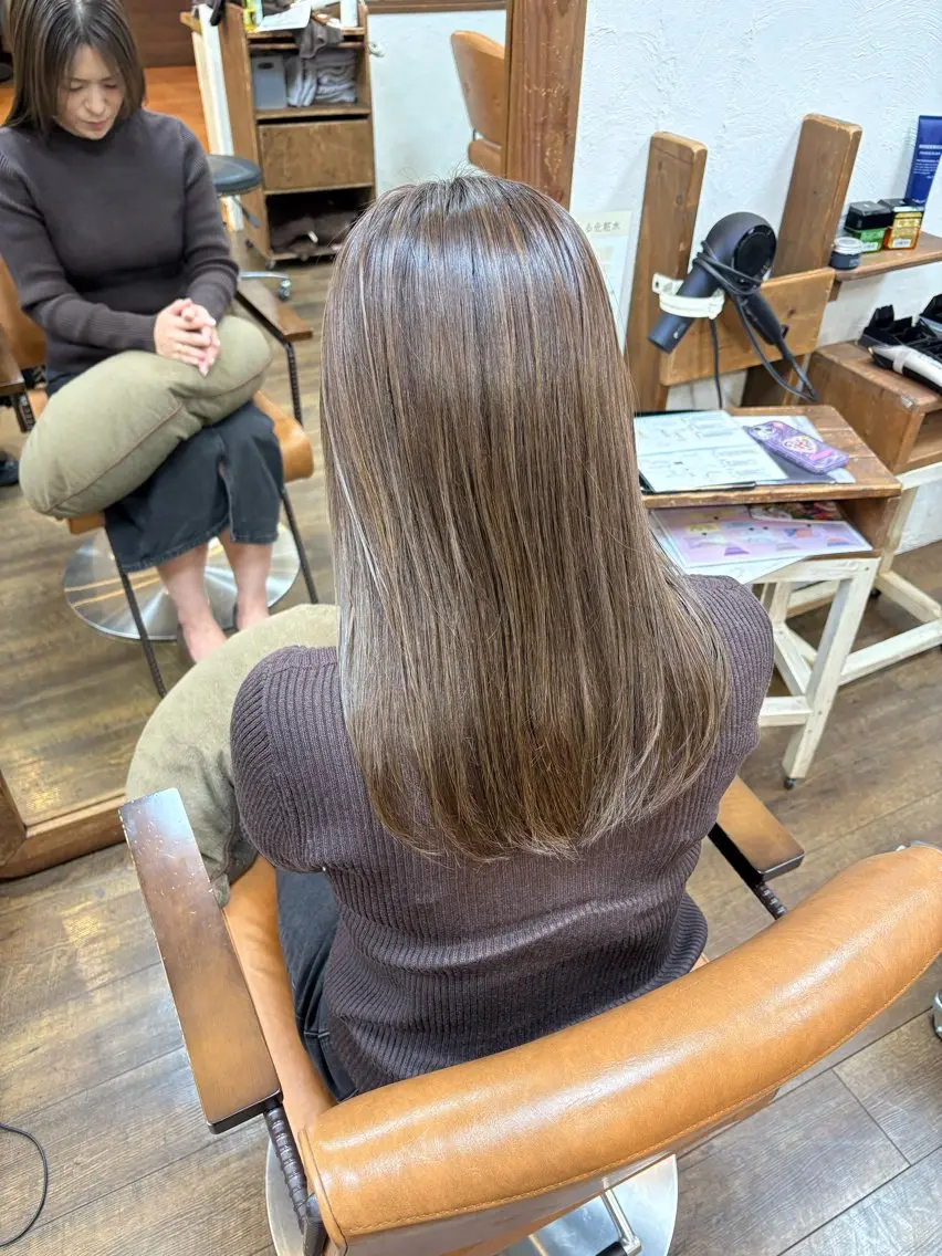 セミロング カラー 透明感カラー 元山 透明感艶カラー 🌻レイヤーカットのヘアスタイル