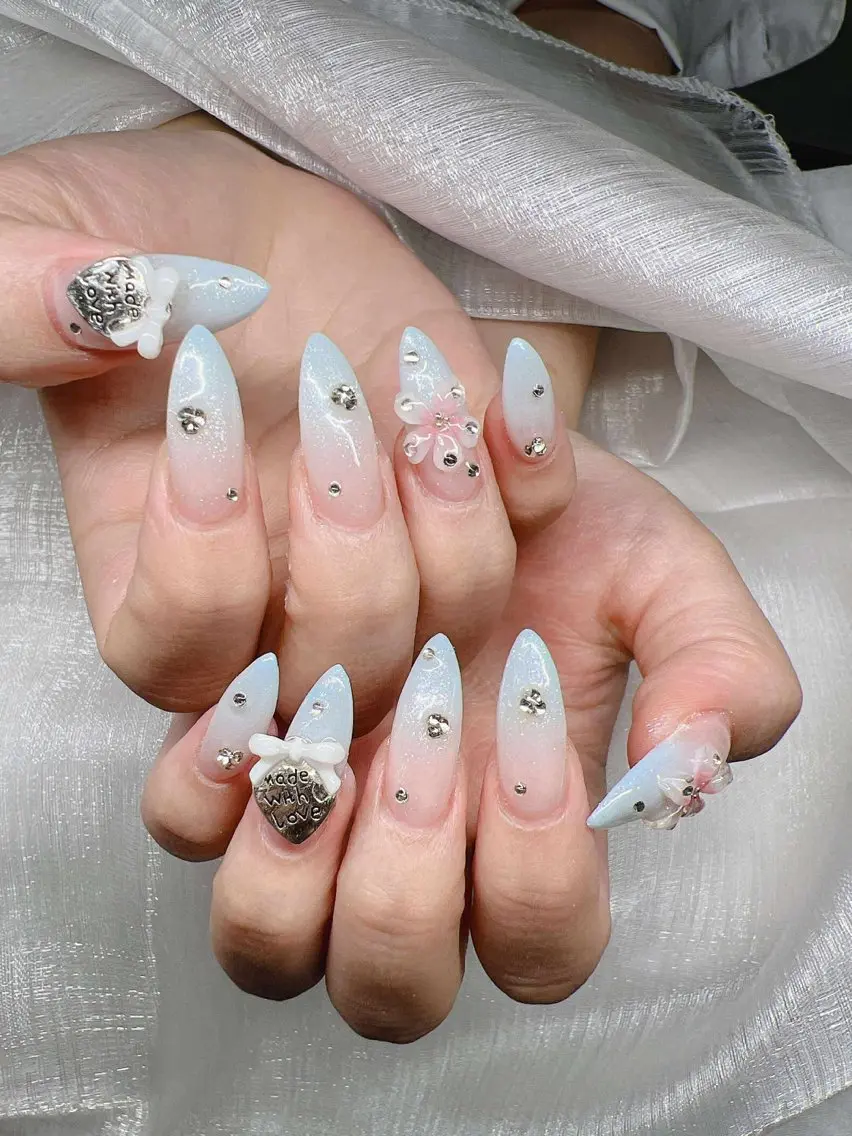 ネイル 長さ出し グラデーション 卒業式 キラキラネイル マグネットネイル ハンドネイル Lee Nailsのネイルデザイン
