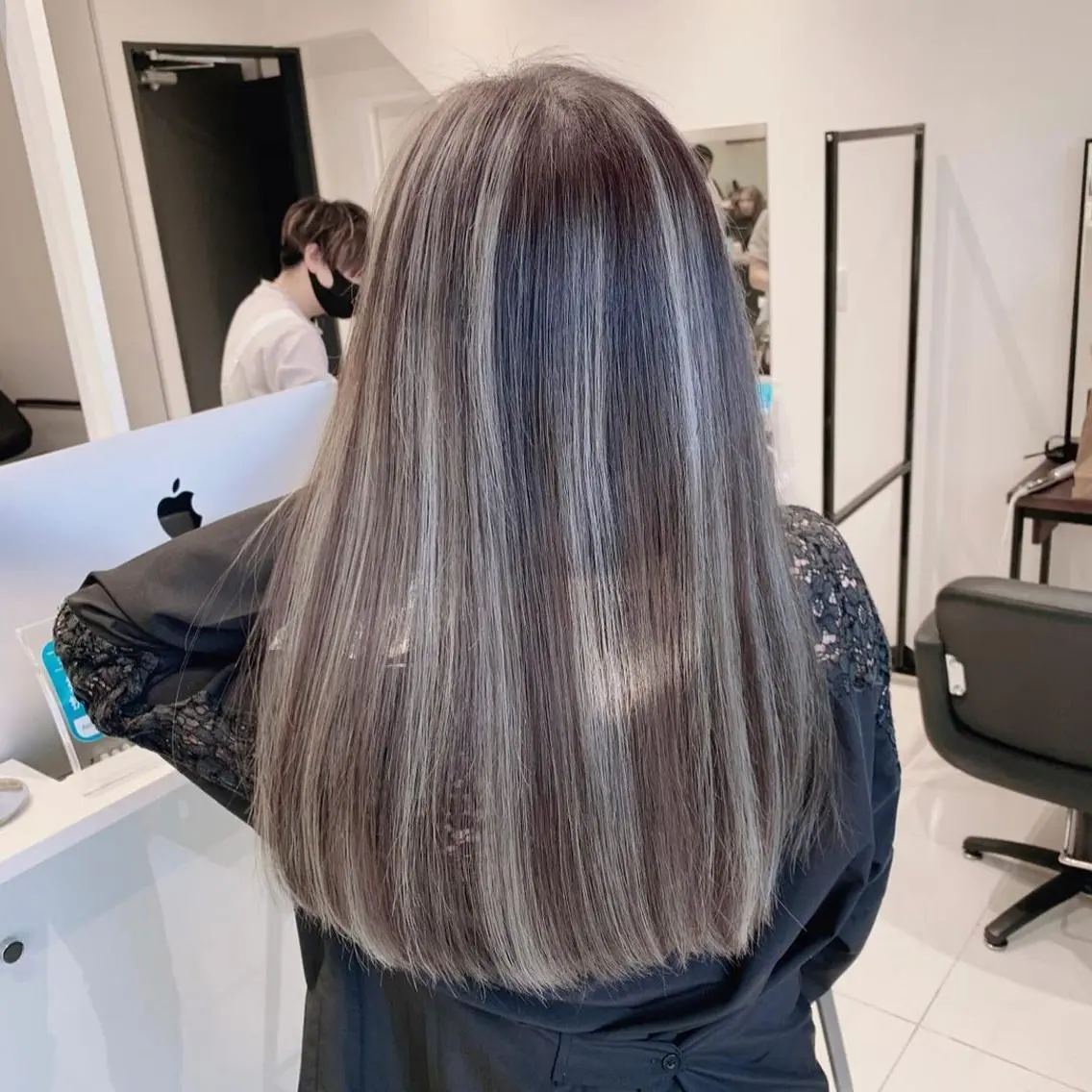 ロング カラー ハイライトカラー ハイライト 髪質改善 ヘアカラー 福西 洋斗のヘアスタイル