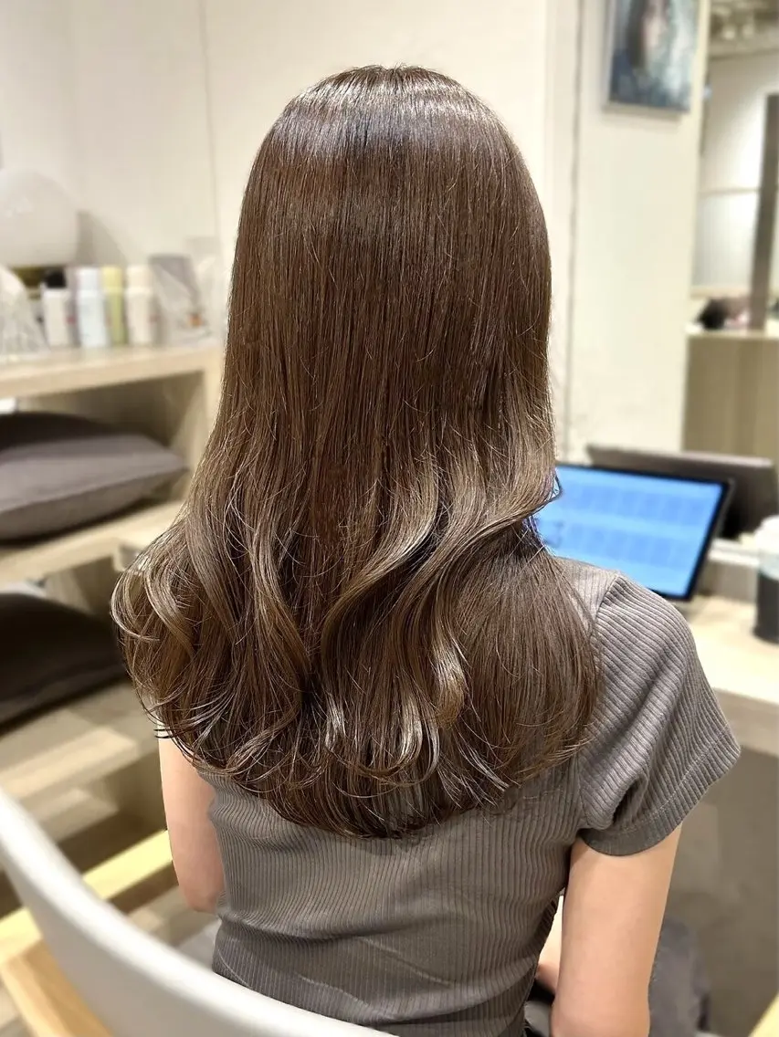 ロング カラー グレージュ lovest sayanaのヘアスタイル