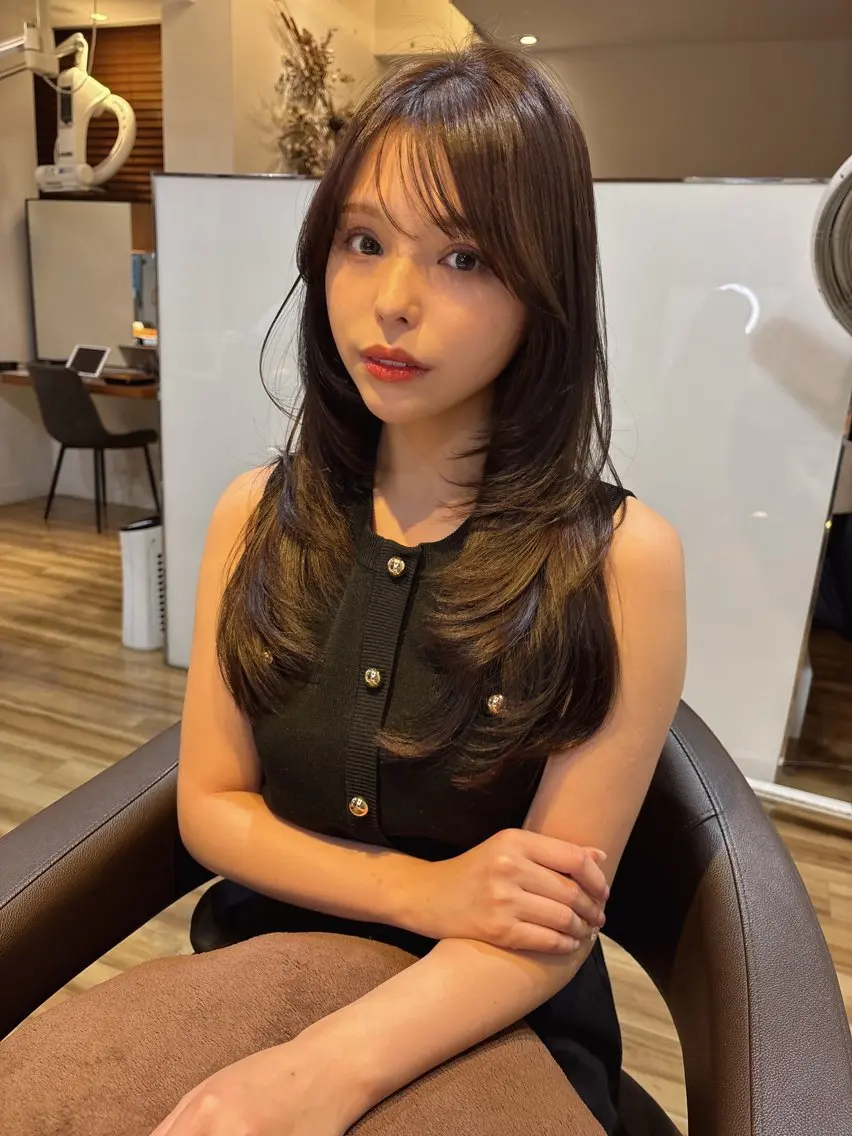 ロング カラー ロングレイヤー ブラウンカラー モカブラウン レイヤーカット ロング カット ヘアカラー トリートメント レイヤーカット /透明感/千葉怜寿のヘアスタイル