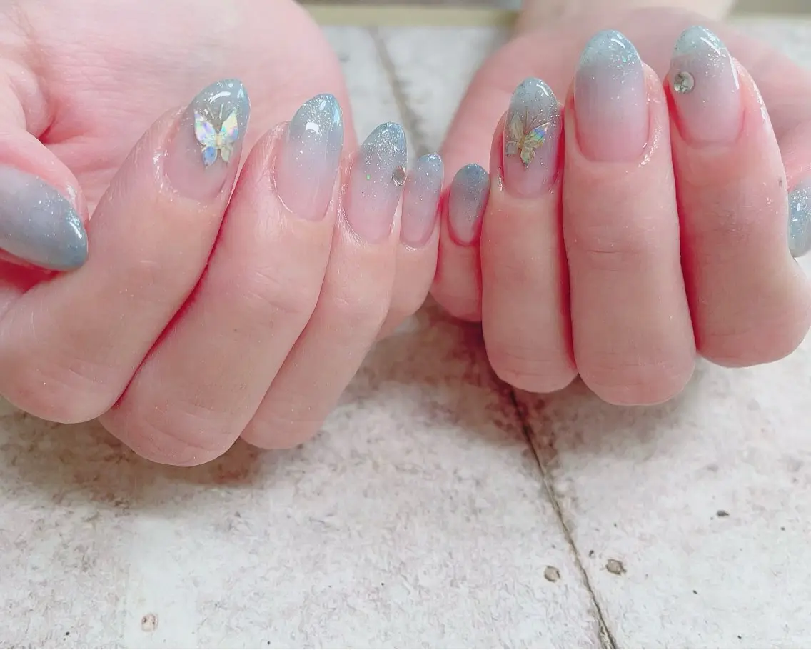 ネイル グラデーション 水色 ストーンネイル ハンドネイル Nail_by N1のネイルデザイン