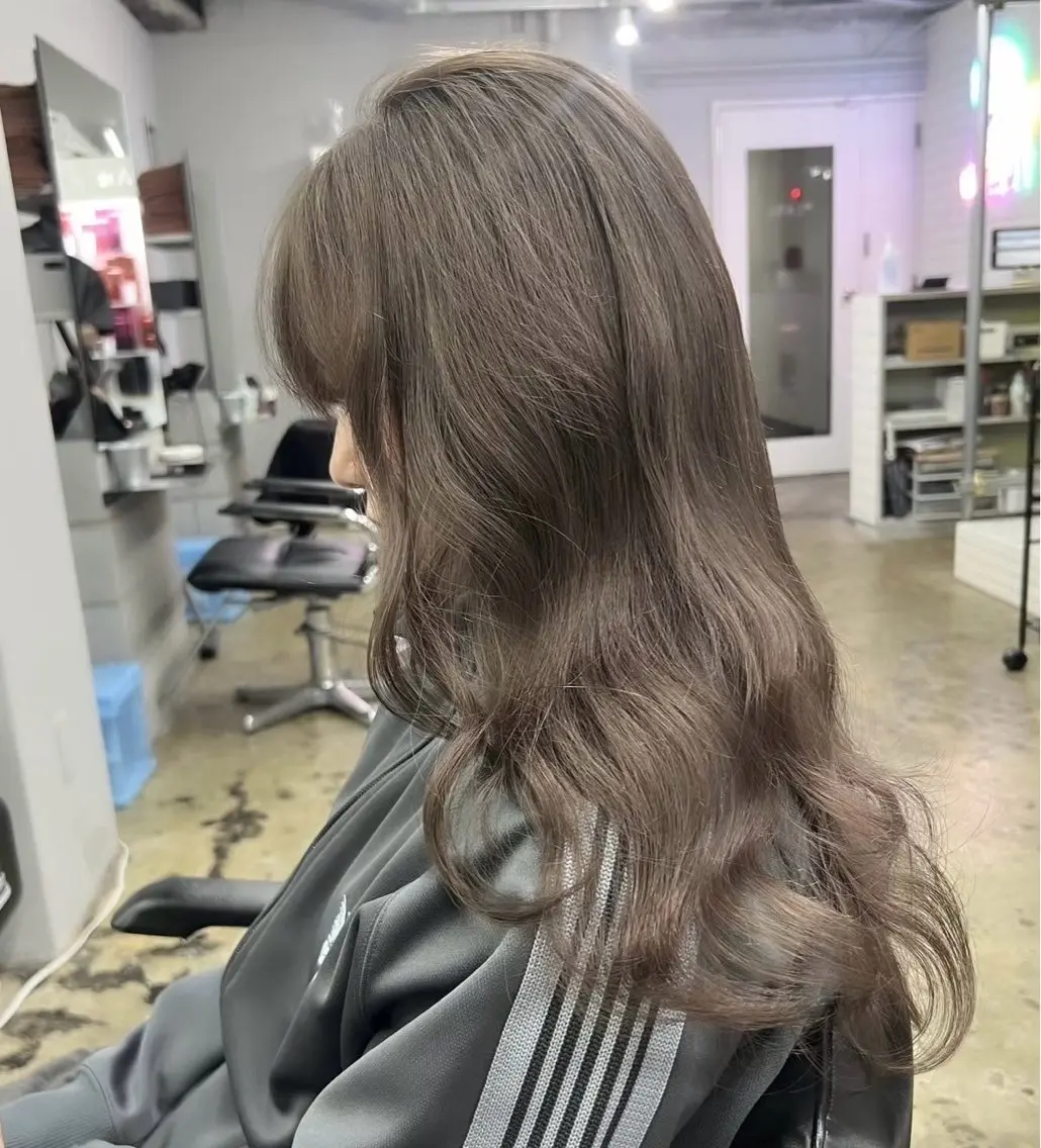 ロング カラー ヘアアレンジ 透明感カラー グレージュ オリーブグレージュ オリーブグレー ヘアカラー トリートメント ハッシュカット🩶 レイヤー/ハイトーンのヘアスタイル