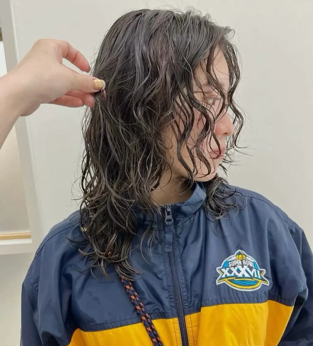 ミディアム カット パーマ AILERON 持倉のヘアスタイル