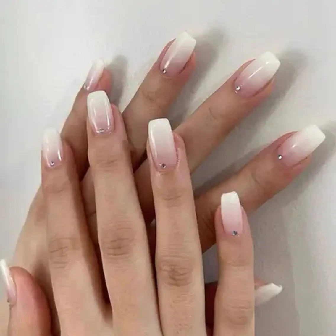 【HAND】オフあり白グラの写真