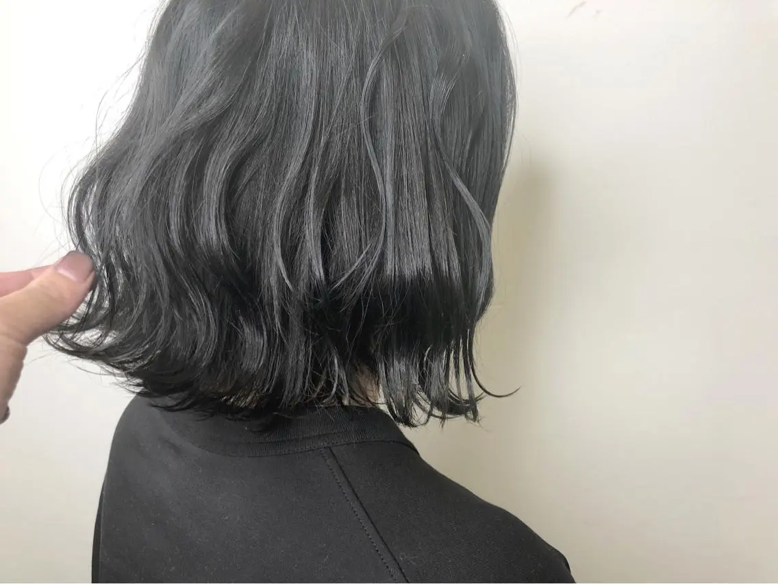 ミディアム カラー ブリーチ グレージュ シルバー シルバーグレージュ メンズ レイヤー ウルフ 弓木啓輔のヘアスタイル