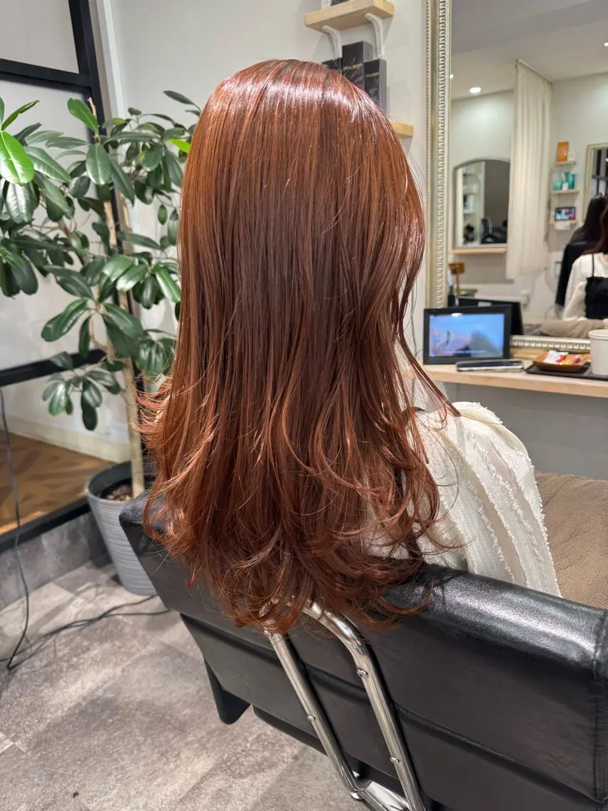 ミディアム ヘアカラー トリートメント ayaka 縮毛矯正レイヤーのヘアスタイル