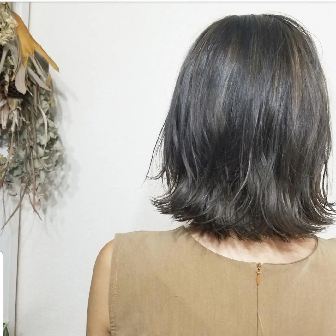 ミディアム カラー ヘアアレンジ グレージュ ハイライトカラー ハイライト See by merの眉毛・アイブロウイメージ