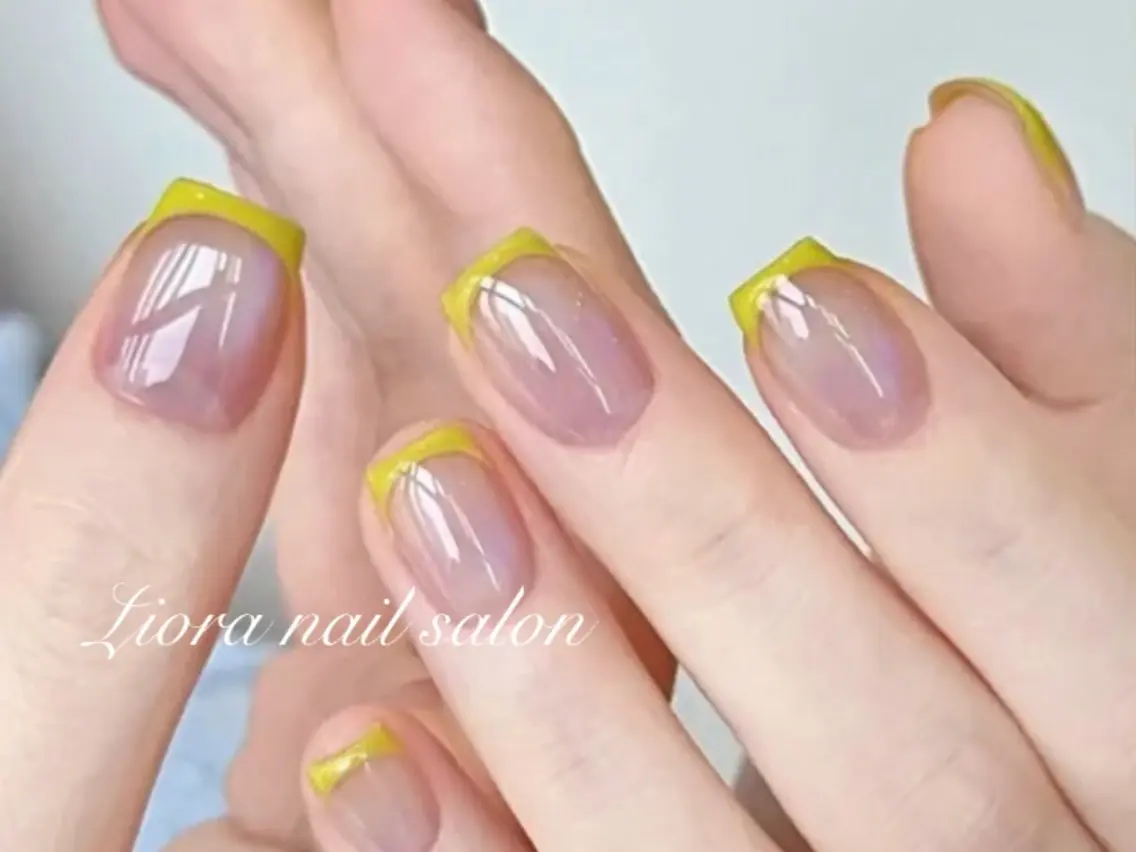 ネイル フレンチネイル ジェルネイル ガーリー グラデーション キラキラネイル ハンドネイル Liora nailのネイルデザイン