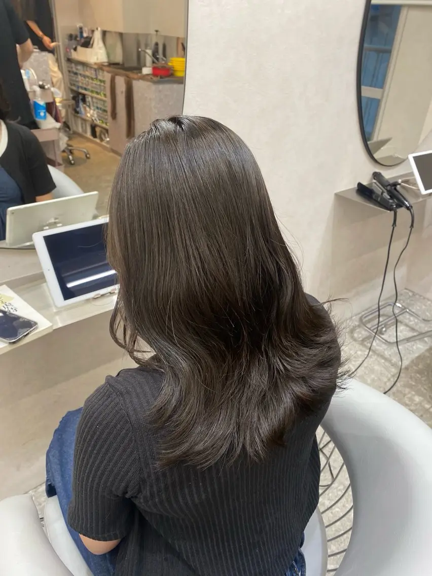 ロング カラー ヘアアレンジ なな 顔周りカット/ 透明感カラーのヘアスタイル