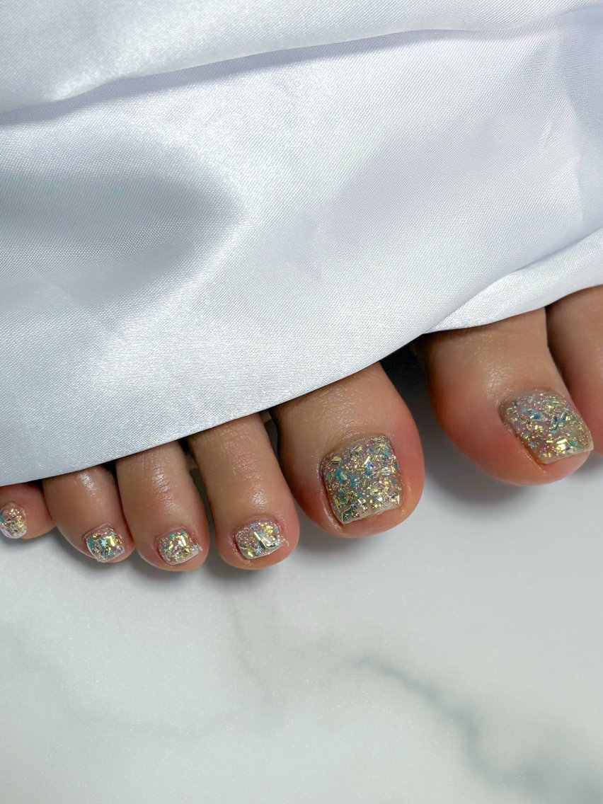 ネイル フットネイル ホログラムネイル キラキラネイル ワンカラーネイル フットネイル nail salon minthのネイルデザイン