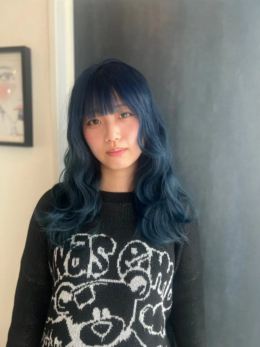 セミロング カラー ブルーカラー ハイトーンカラー カット ヘアカラー トリートメント Liere Muuのヘアスタイル