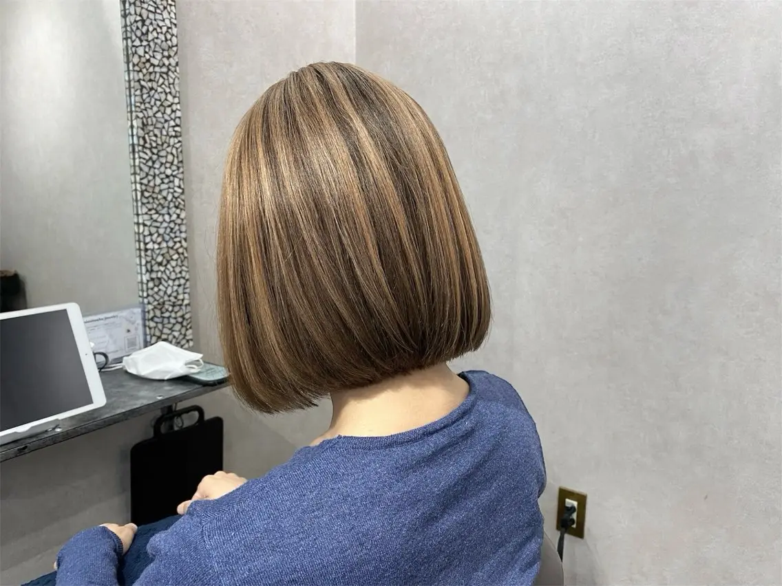ミディアム カット ヘアカラー ＳＨＩ ＺＵのヘアスタイル