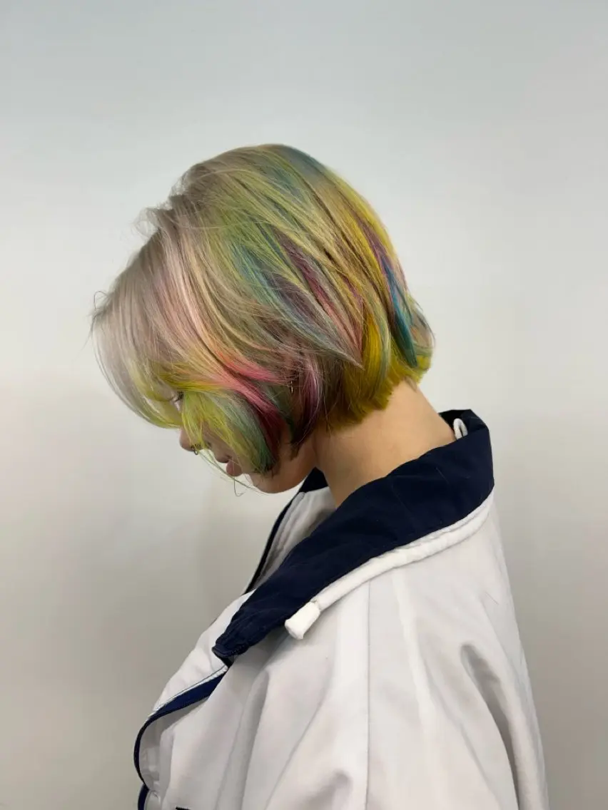 ショート ヘアカラー Hiyo 外国人風くせ毛パーマのヘアスタイル