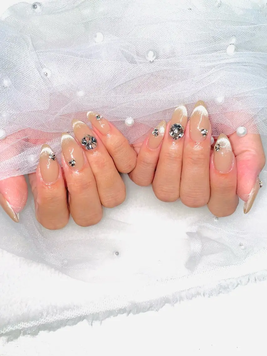 ネイル チークネイル キラキラネイル ワンホンネイル I-nail Moeのネイルデザイン