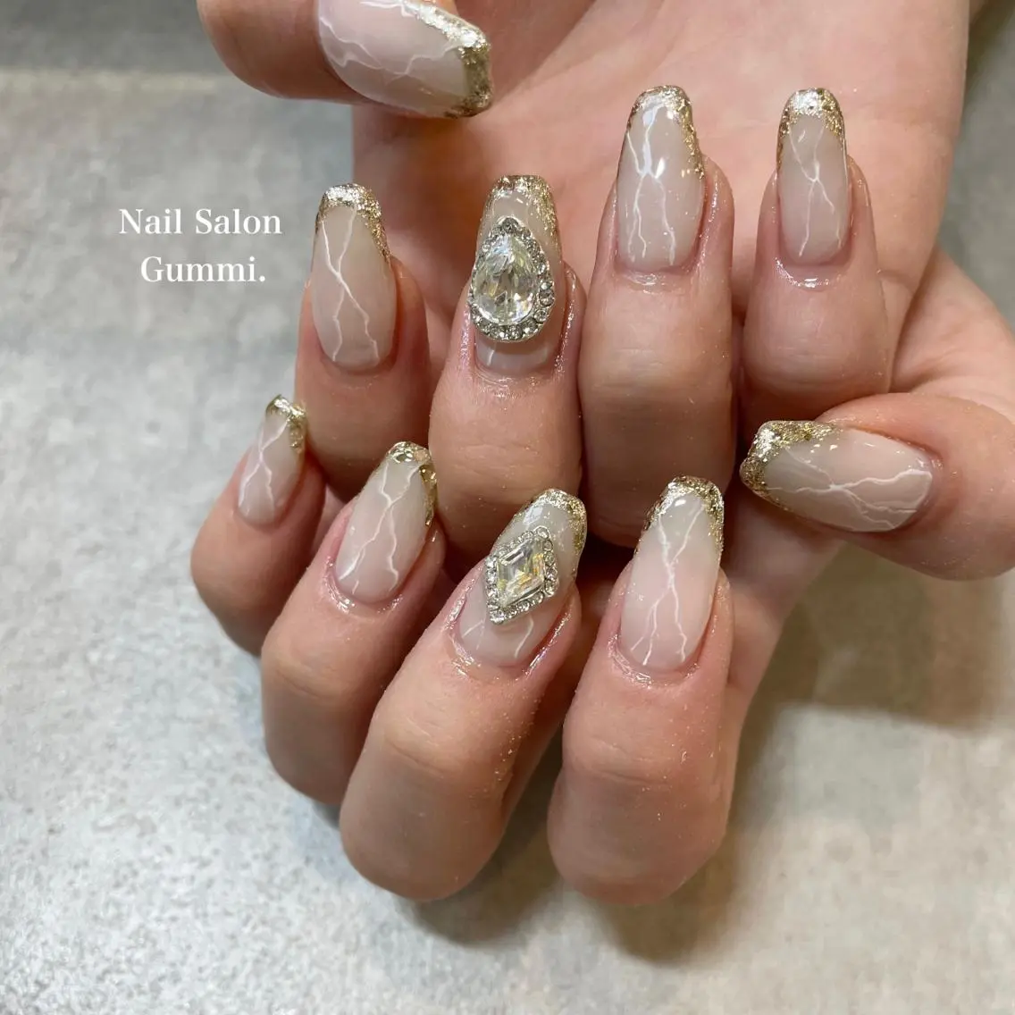 ネイル フレンチネイル ゴールド キラキラネイル ラメ(グリッター) 大理石ネイル(マーブル) Nail Salon Gummi.のネイルデザイン