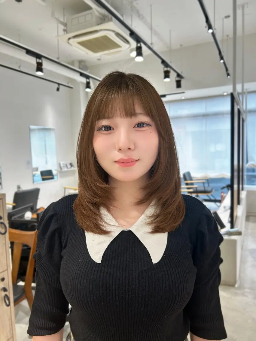 ミディアム ミディアムレイヤー レイヤーカット カット トリートメント 艶カラー/韓国風ヘア 🩵shioneのヘアスタイル