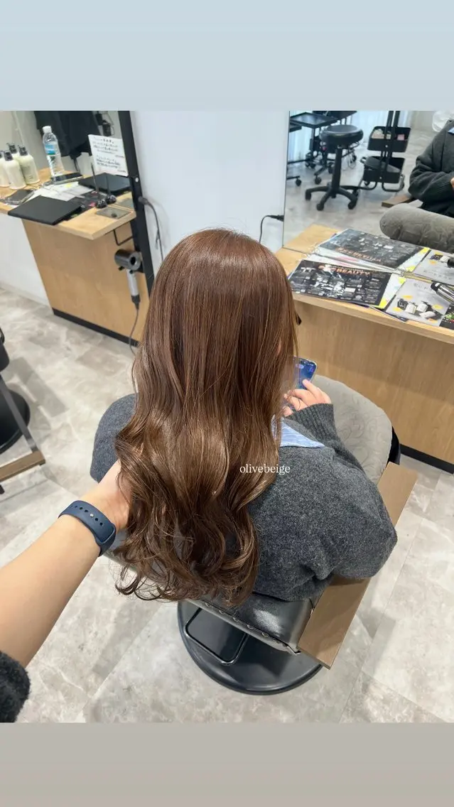 ロング カラー ベージュカラー 透明感カラー オリーブベージュ 黒阪 なみのヘアスタイル