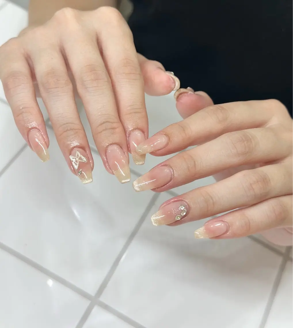 ネイル Elegancia. Hiromiのネイルデザイン
