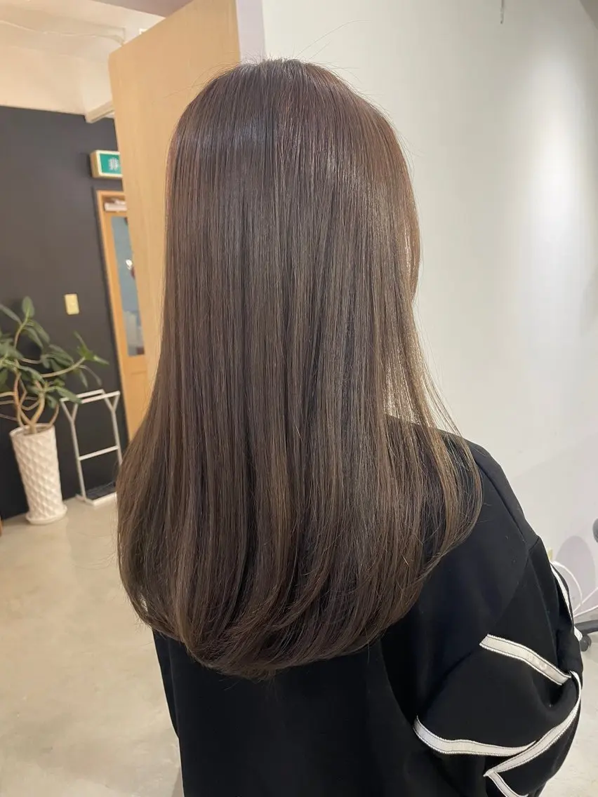 ロング カラー ベージュカラー レイヤーカット トリートメント カット ヘアカラー トリートメント 平澤 萌香のヘアスタイル