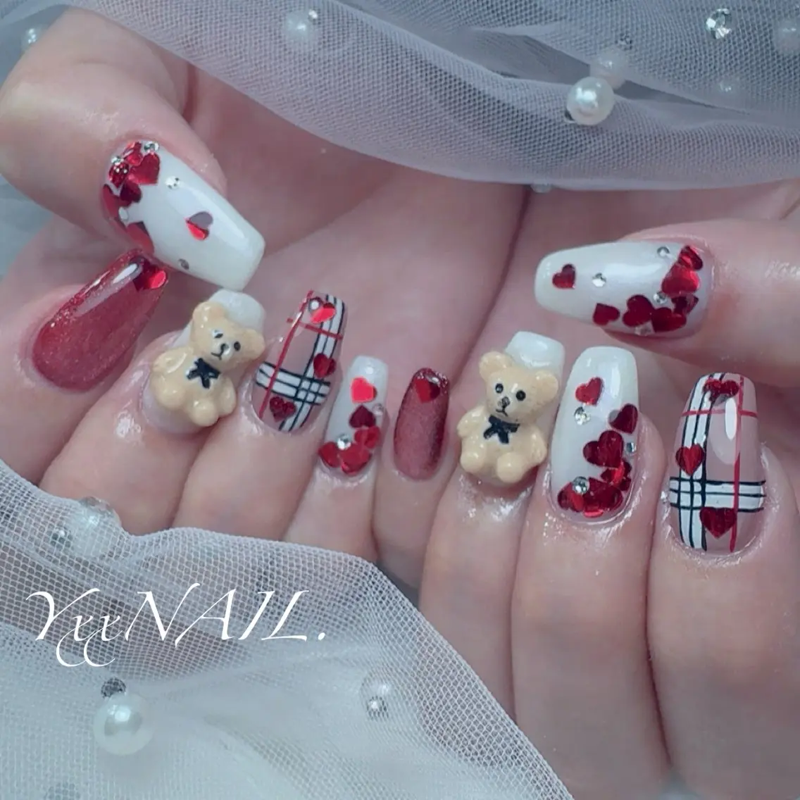 ネイル 持ち込み バレンタイン ハンドネイル フットネイル プライベートサロン 🩵YxxNAIL.のネイルデザイン