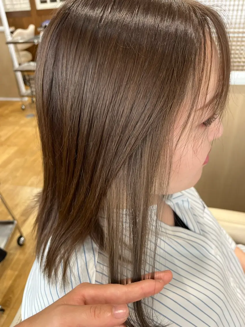 セミロング カラー 鈴木 結のヘアスタイル