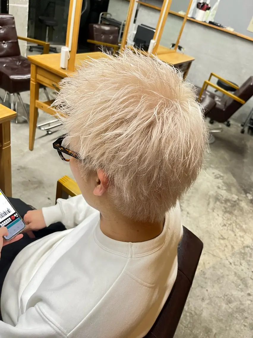 カラー ブリーチ 秋山 美奈のヘアスタイル