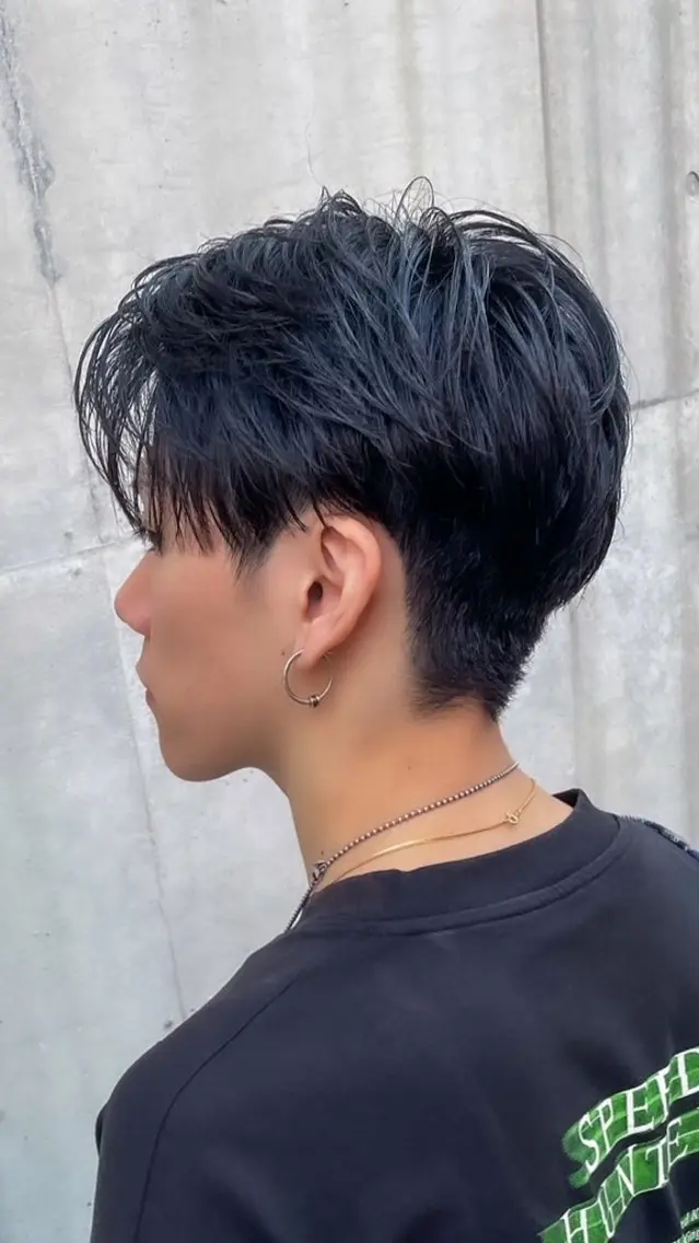 ショート メンズ パーマ 刈り上げ 泉 さつきのヘアスタイル