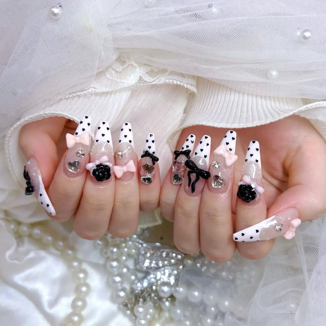 ネイル チークネイル ドット フットネイル フレンチネイル グラデーション ハンドネイル ハンドケア Nihonthy Nail 新宿のネイルデザイン