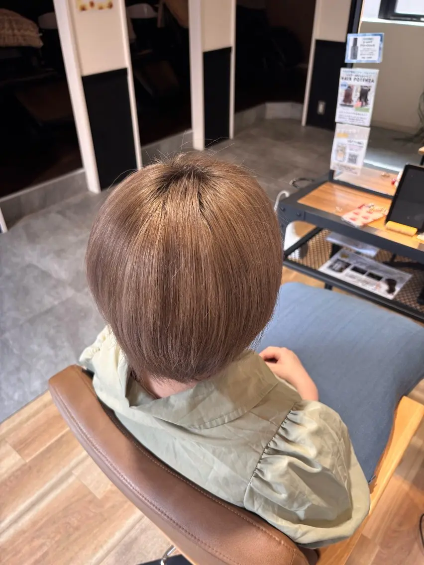 ショート カラー 今西 惟之のヘアスタイル