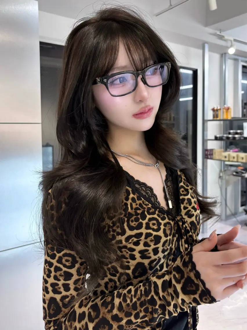ロング カラー ヘアカラー トリートメント 韓国ヘア💖ワンホン ブリーチなしWカラーのヘアスタイル