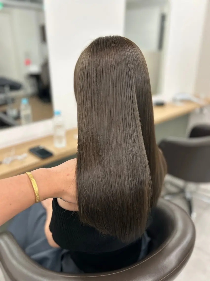 セミロング カラー ヘアアレンジ ベージュカラー グレージュ オリーブベージュ オリーブカラー オリーブグレージュ カット ヘアカラー トリートメント 【代表】 たき〜のヘアスタイル
