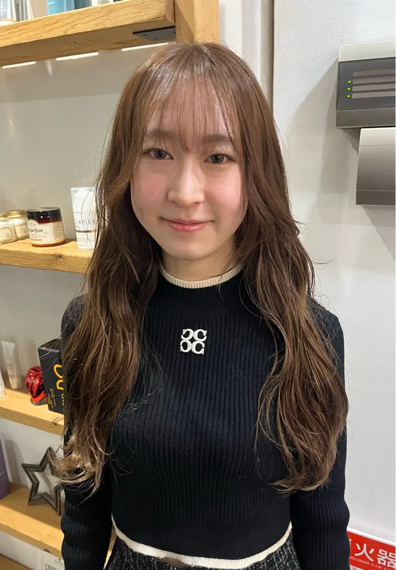 ロング カラー オレンジ ヘアカラー ナチュラルカラー🥨 Yui🤍のヘアスタイル