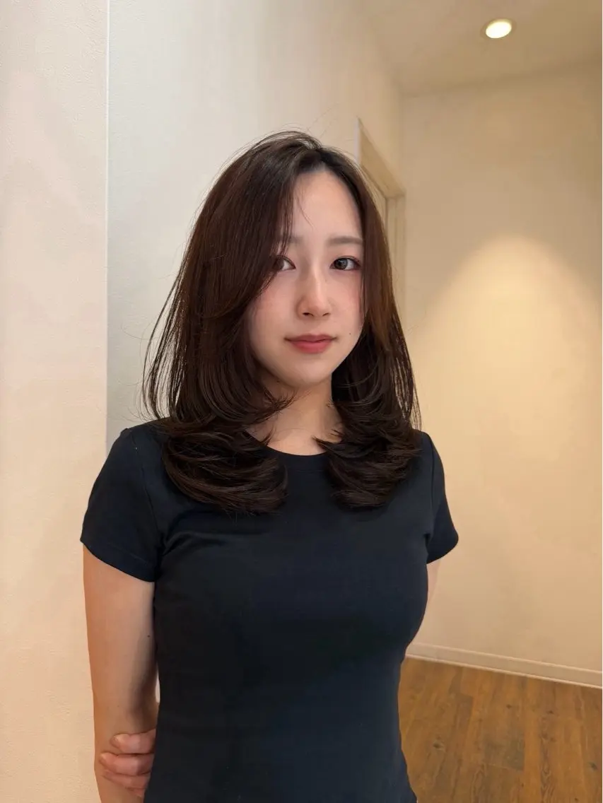 セミロング レイヤーカット 新村 美咲のヘアスタイル