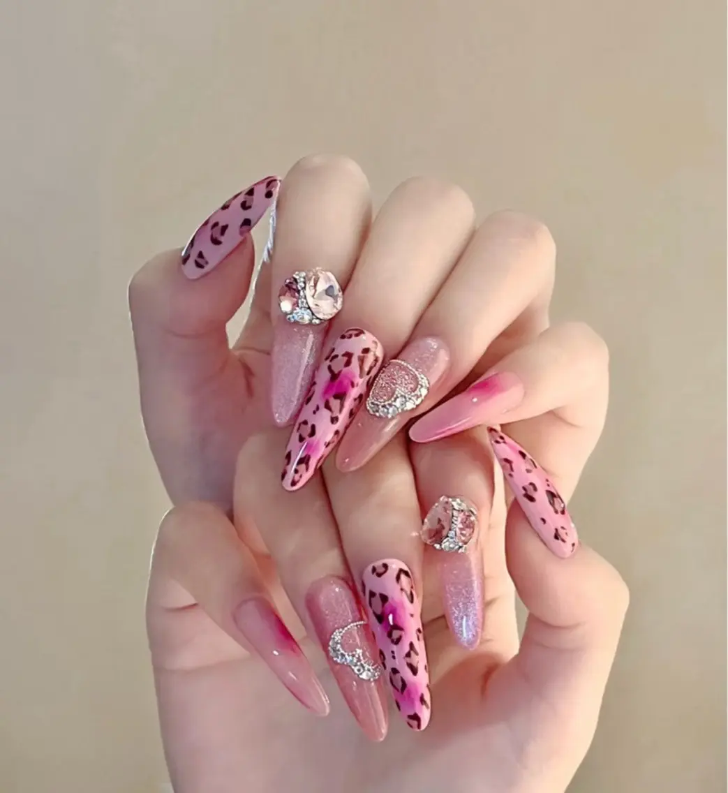 ネイル アートネイル オーロラネイル チークネイル フレンチネイル ガラスフレンチ 🎀🎀YooLi Nail Salonのネイルデザイン