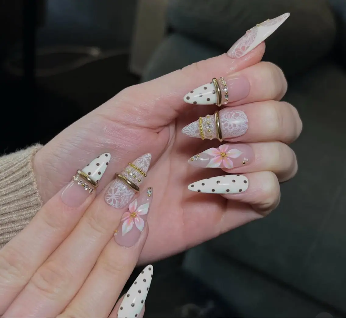ネイル フレンチネイル ジェルネイル マグネットネイル 持ち込み ニュアンスネイル ハンドネイル Nami nailのネイルデザイン