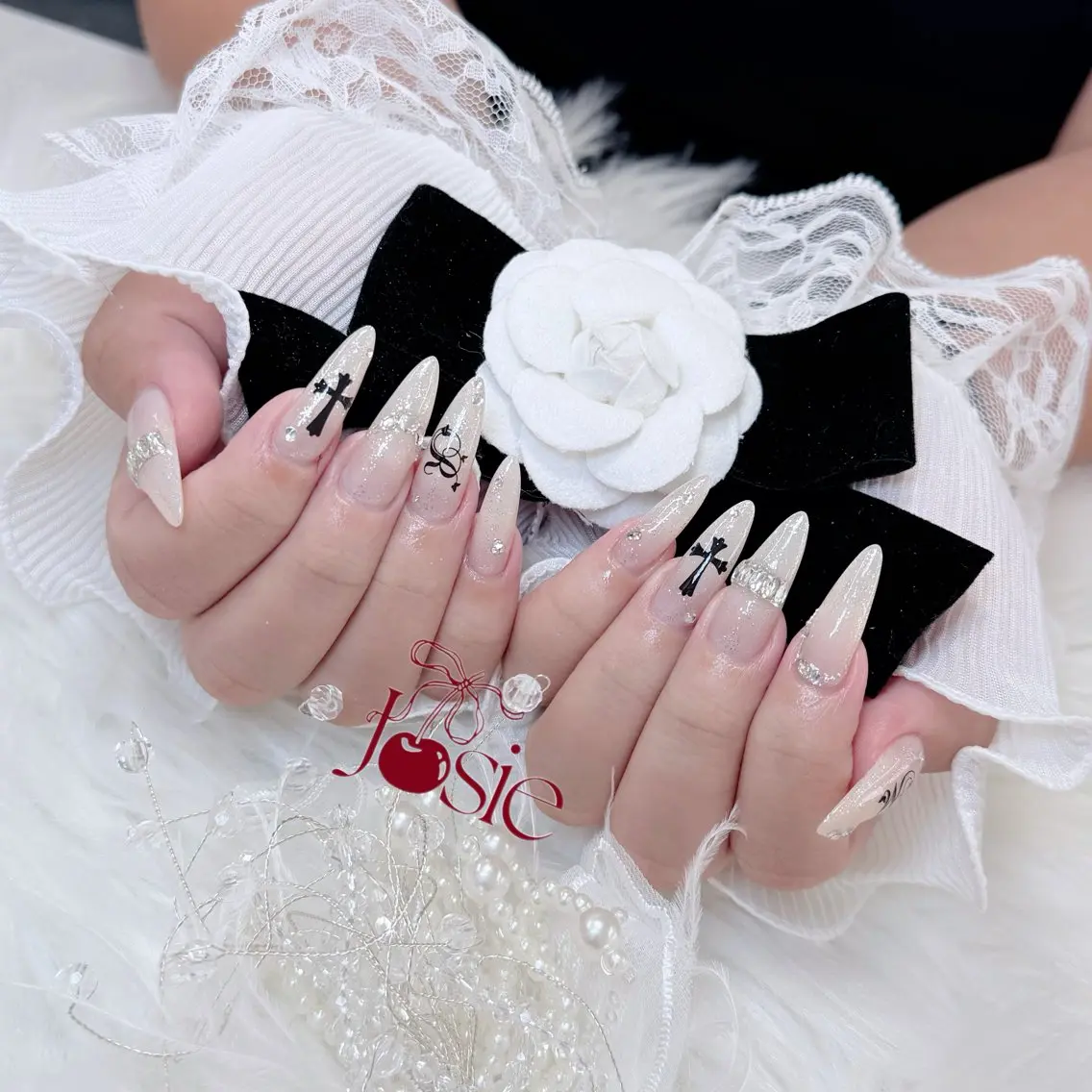 ネイル 長さ出し キラキラネイル 韓国ネイル ロングネイル ワンホンネイル ハンドネイル Josie nail salonのネイルデザイン