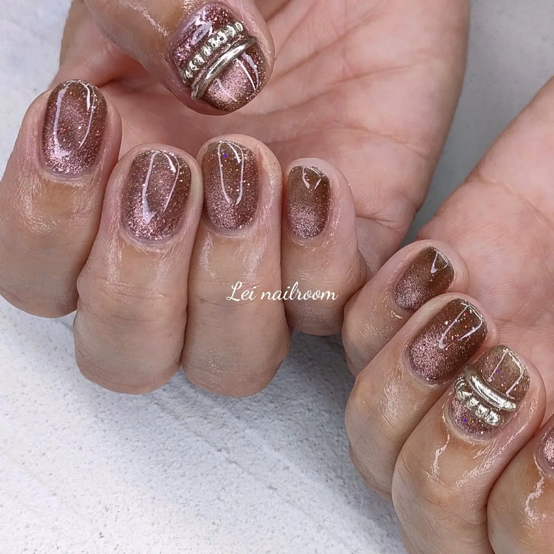 ネイル アートネイル ブラウン マグネットネイル lei🌼 nailroomのネイルデザイン