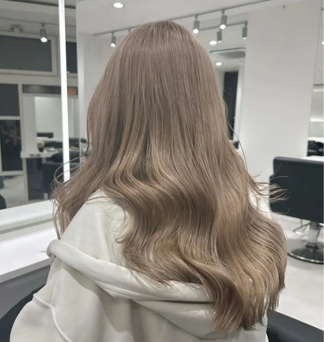 【ブリーチ毛さん向け👱🏼♀️✨️】ケアカラー+ サロントリートメント✨※処理剤をカラー剤に入れて施術しますの写真