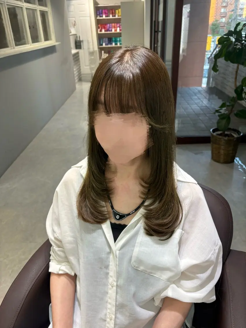 セミロング くびれヘア 髪質改善 韓国風ヘア レイヤーカット カット ヘアカラー トリートメント あい❤︎ /髪質改善/韓国巻きのヘアスタイル