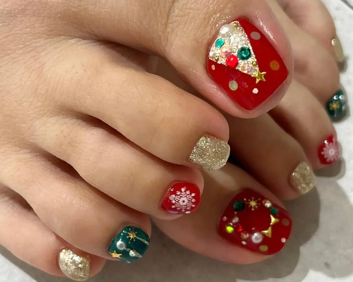 ネイル 冬ネイル クリスマス フットネイル Amu's chikakoのネイルデザイン