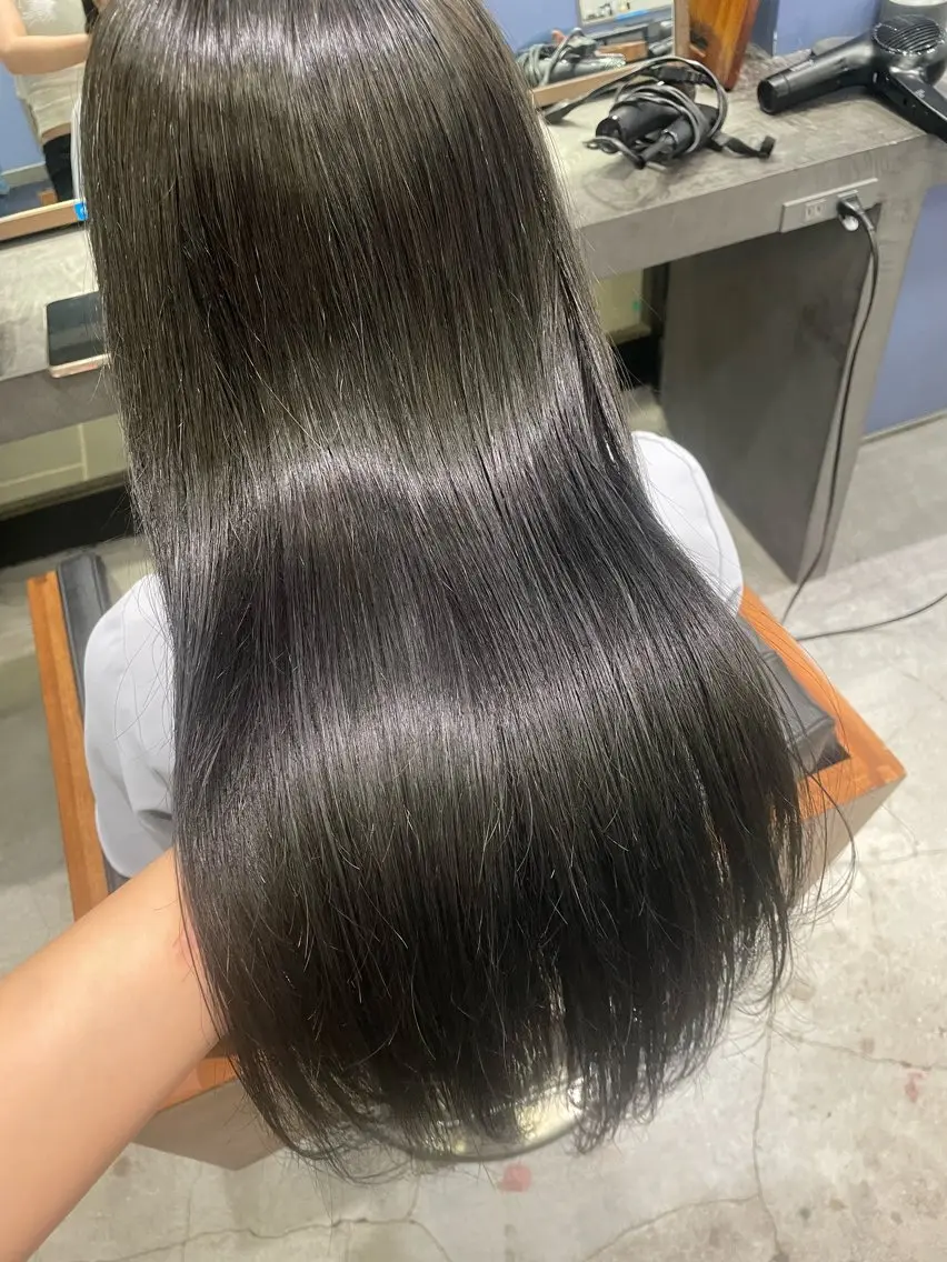 ロング カラー グレージュ オリーブグレージュ オリーブグレー .⋆𝜗𝜚カラー モデル募集/yuuのヘアスタイル