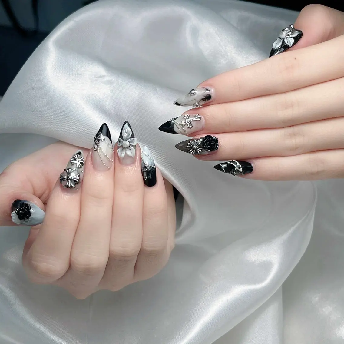 ネイル オーロラネイル ボルドー ブラウン ハート ラメ(グリッター) ハンドネイル Nova Nailのネイルデザイン