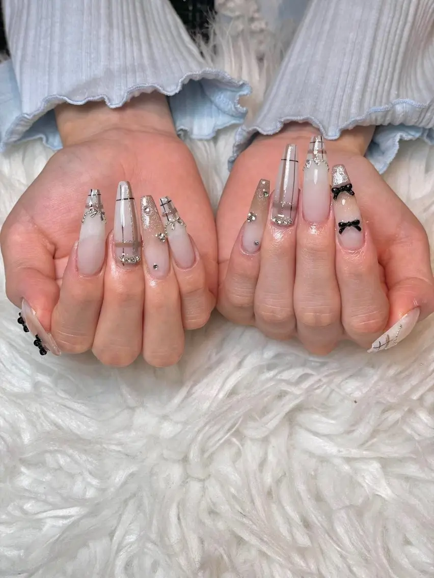 ネイル チークネイル ドット フレンチネイル グラデーション ハート Eli Muse 新宿ネイルのネイルデザイン