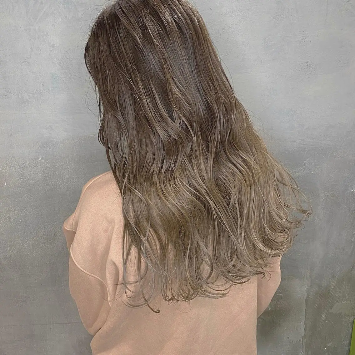 ロング カラー CLUTCH天王寺 西藤遥河のヘアスタイル