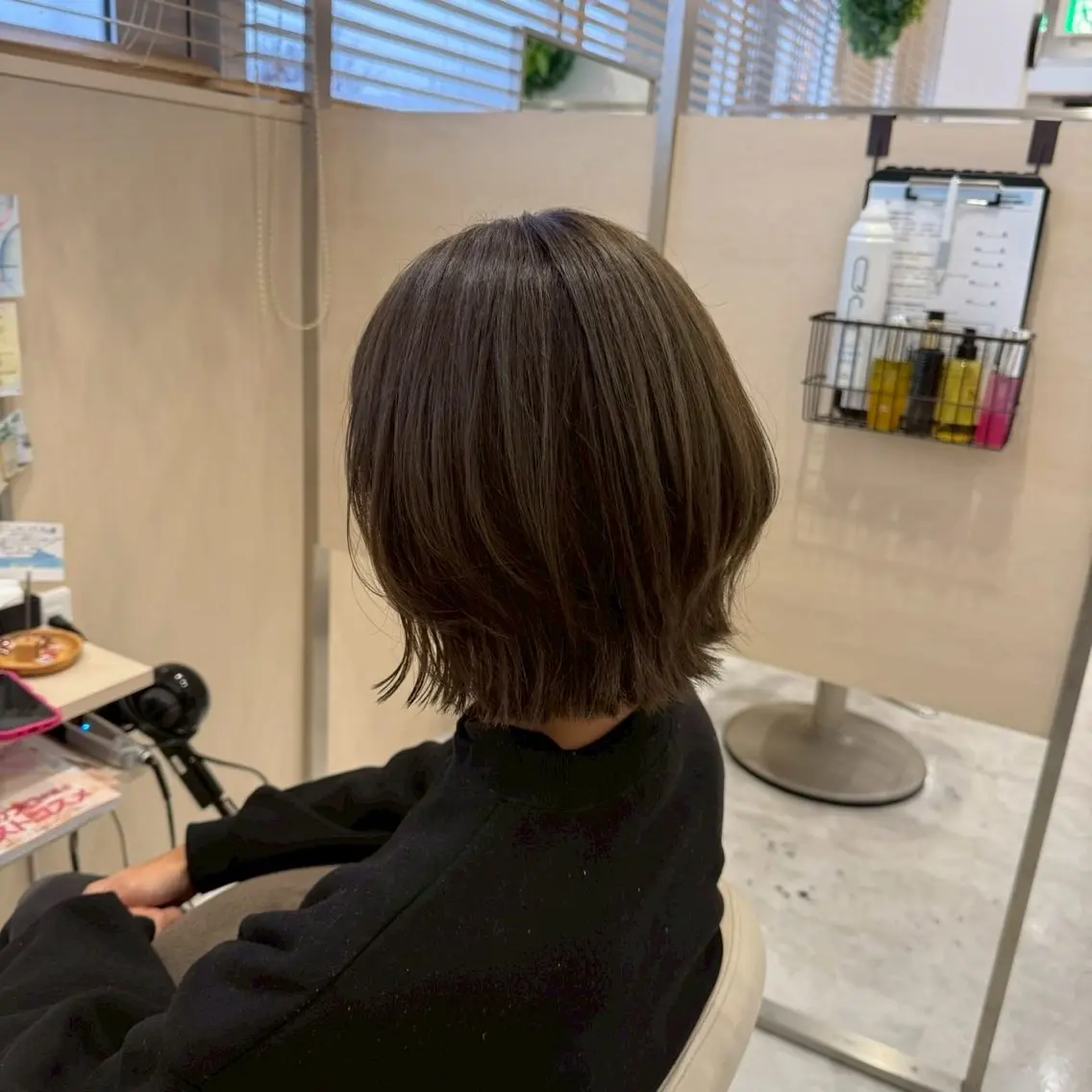 ミディアム 【アドラーブル】反町 萌のヘアスタイル