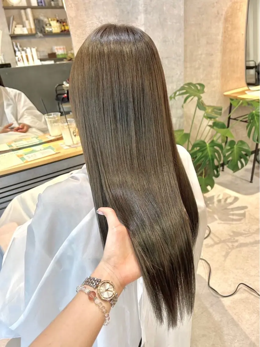 カラー HAILEY HONAMIのヘアスタイル