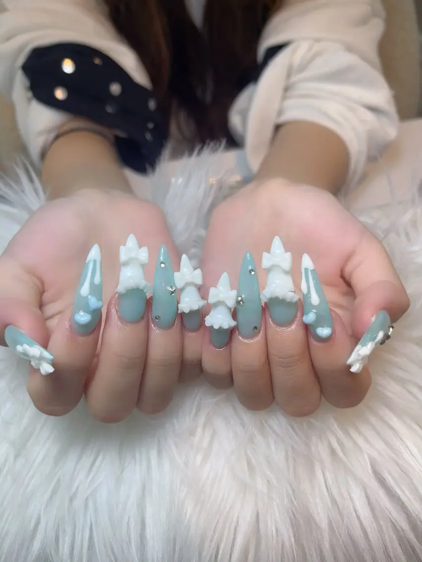 ネイル チークネイル ドット フレンチネイル グラデーション 韓国ネイル ハンドネイル Nie Nail Hinatachanのネイルデザイン