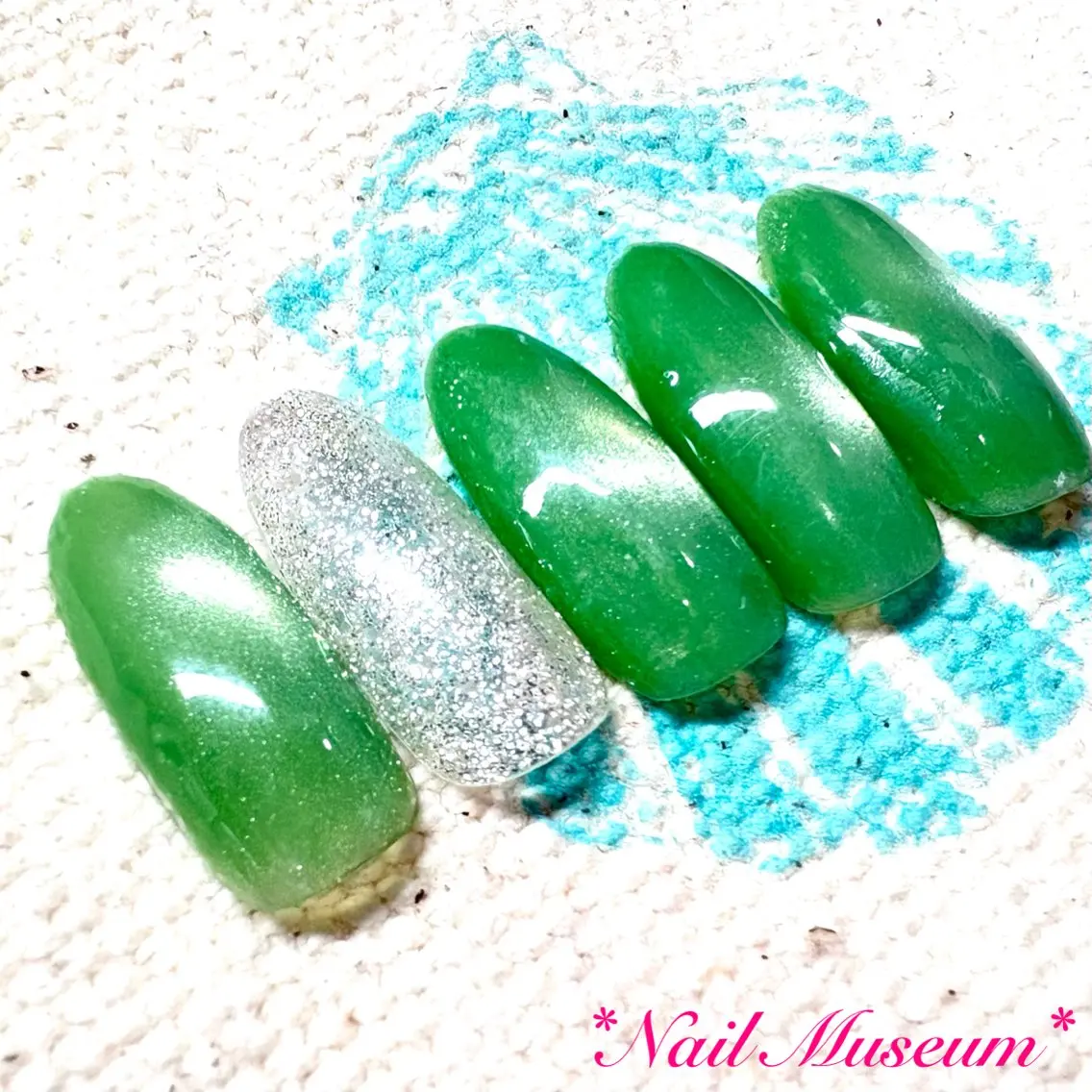 ネイル ブルー ジェルネイル ラメ(グリッター) マグネットネイル ワンカラーネイル ハンドネイル nailmuseum KAMATARIのネイルデザイン