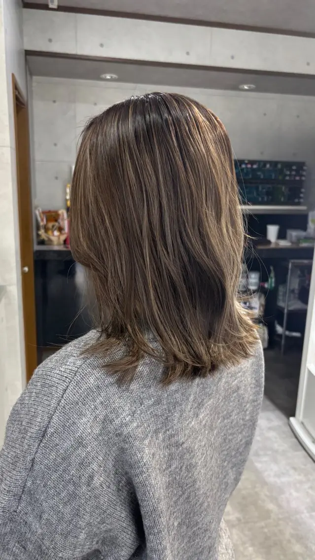 ミディアム ショートボブ ボブ ハイライト 髪質改善 レイヤーカット カット ヘアカラー REVE 美容室のヘアスタイル